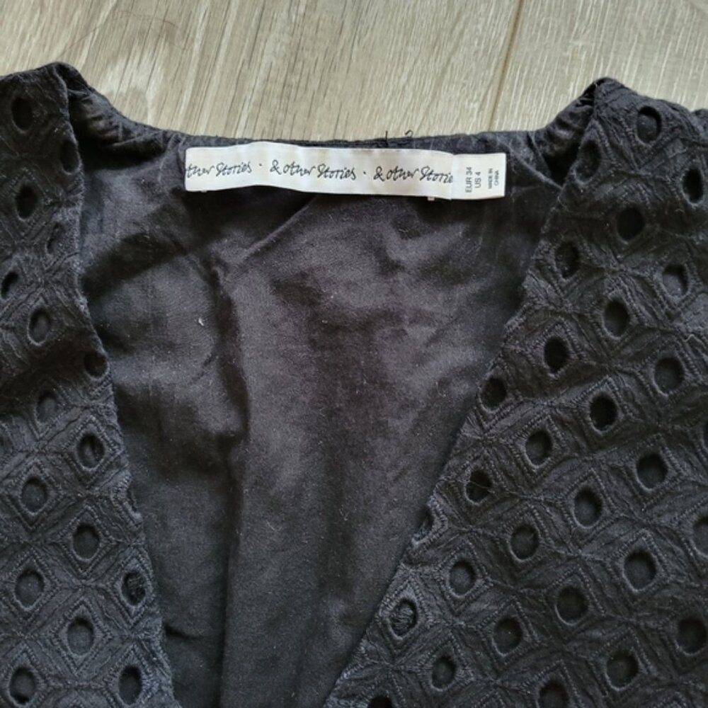 & Other Stories eyelet wrap v-neck mini dress black tulip split lined size 4 XS